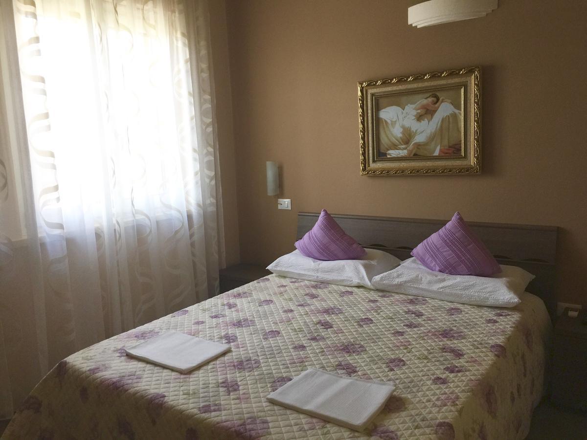 Bba2Passi Bed & Breakfast Marina di Massa Exterior foto