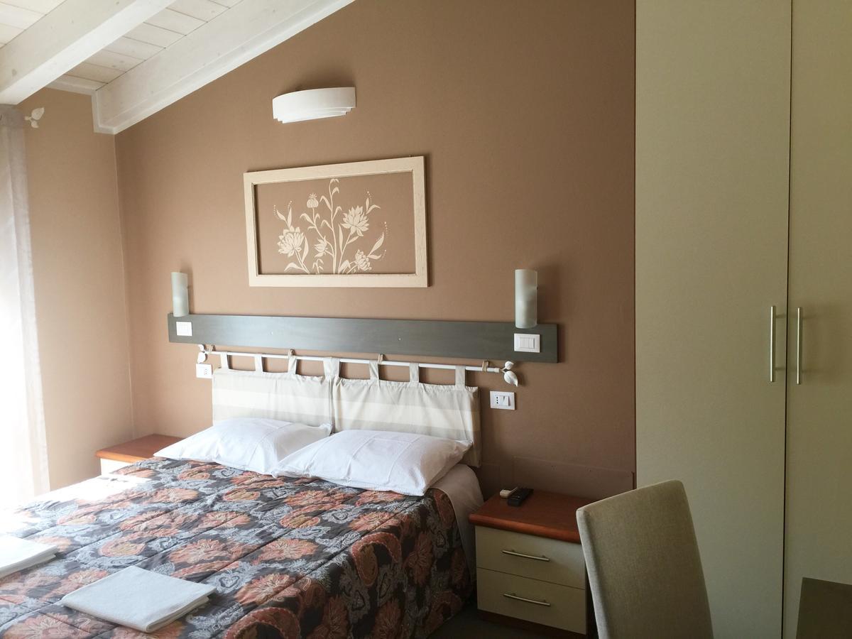 Bba2Passi Bed & Breakfast Marina di Massa Exterior foto