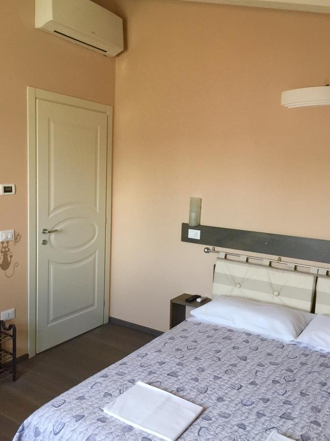 Bba2Passi Bed & Breakfast Marina di Massa Exterior foto